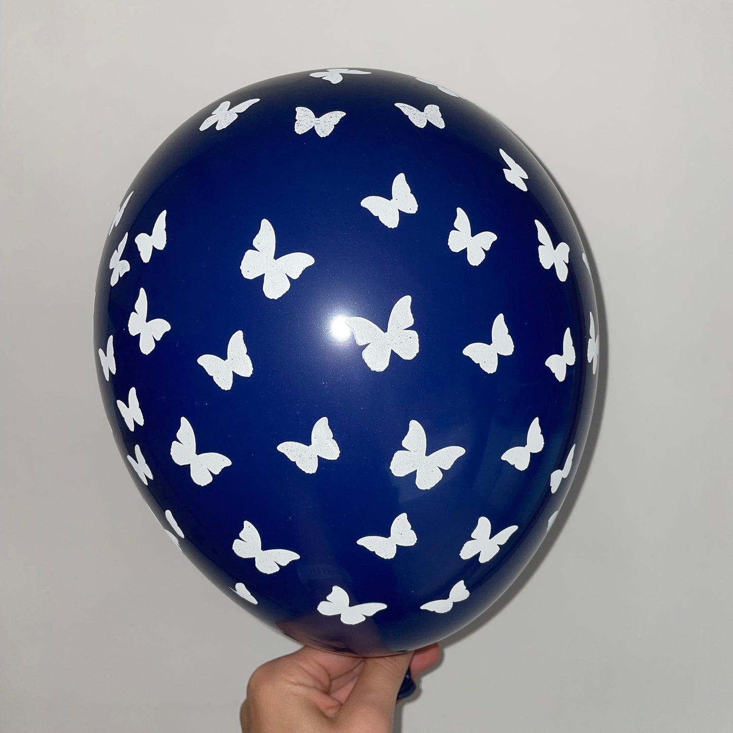 Ballon Bleu Marine Papillon Blanc - Opaque